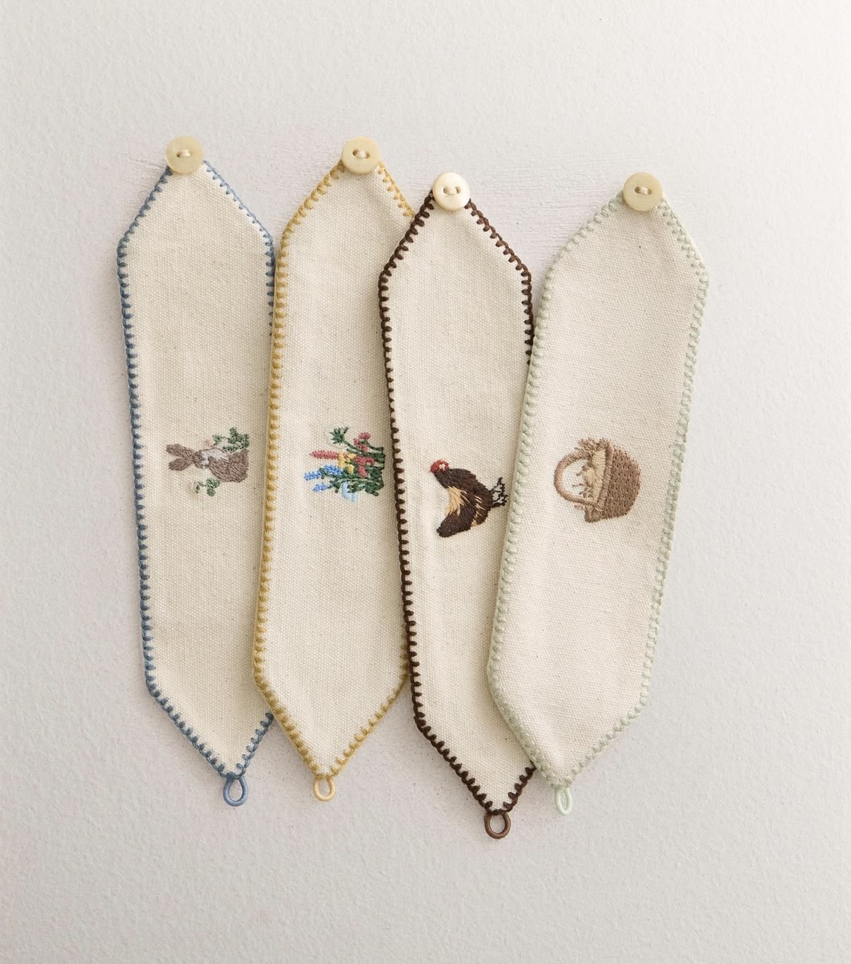 Servilleteros de lino bordados a mano